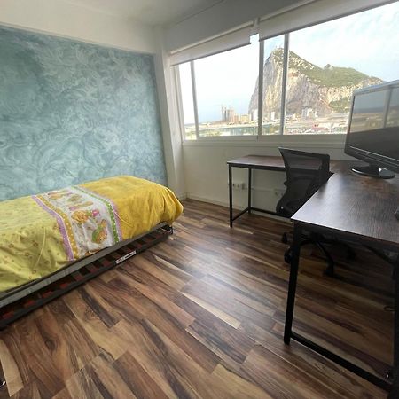 Closest Room To Gibraltar Border La Linea de la Concepcion Bagian luar foto